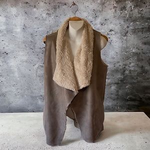 BLUE Saks Fifth Avenue tan cream suede sherpa everyday vest S